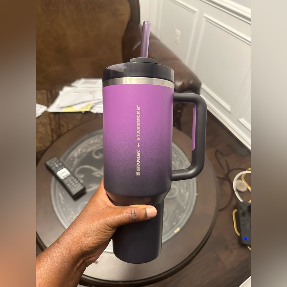 Starbucks Stanley Taiwan Halloween Black and Purple Ombre Cup 2024